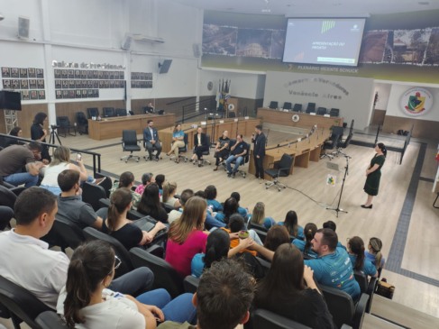 Lançamento do projeto ‘Lean nas Emergências’ ocorreu nesta segunda-feira, 8, na Câmara de Vereadores (Foto: Débora Kist/Folha do Mate)