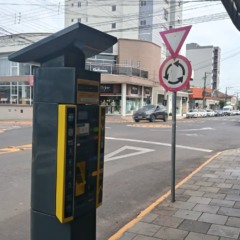 Esquina entre as ruas Júlio de Castilhos e Jacob Becker passa a ter parquímetro (Foto: Ismael Stürmer/Terra FM)