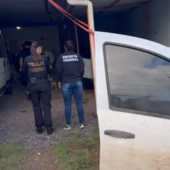 Fábrica clandestina funcionava no interior de Viamão (Foto: PF/Divulgação)