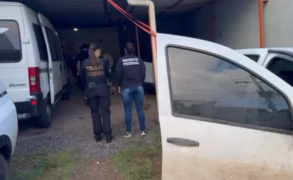 Fábrica clandestina funcionava no interior de Viamão (Foto: PF/Divulgação)