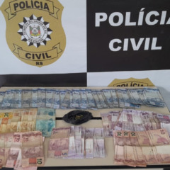 C&eacute;dulas de Real, a maioria de pequeno valor, foram apreendidas no apartamento onde a garota reside (Foto: Alvaro Pegoraro/Divulga&ccedil;&atilde;o)