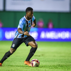 Amuzu abriu o marcador (Foto: Lucas Uebel/Gr&ecirc;mio)