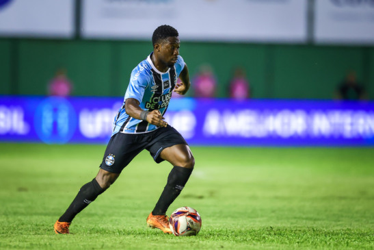 Amuzu abriu o marcador (Foto: Lucas Uebel/Grêmio)
