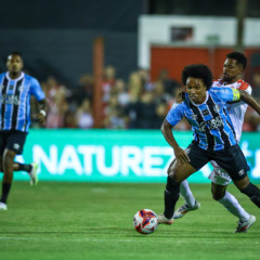 Partida foi disputada no est&aacute;dio Estrela D'Alva, em Bag&eacute; (Foto: Lucas Uebel/Gr&ecirc;mio)