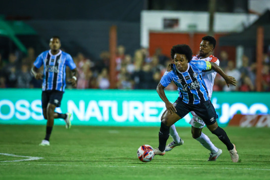 Partida foi disputada no estádio Estrela D'Alva, em Bagé (Foto: Lucas Uebel/Grêmio)