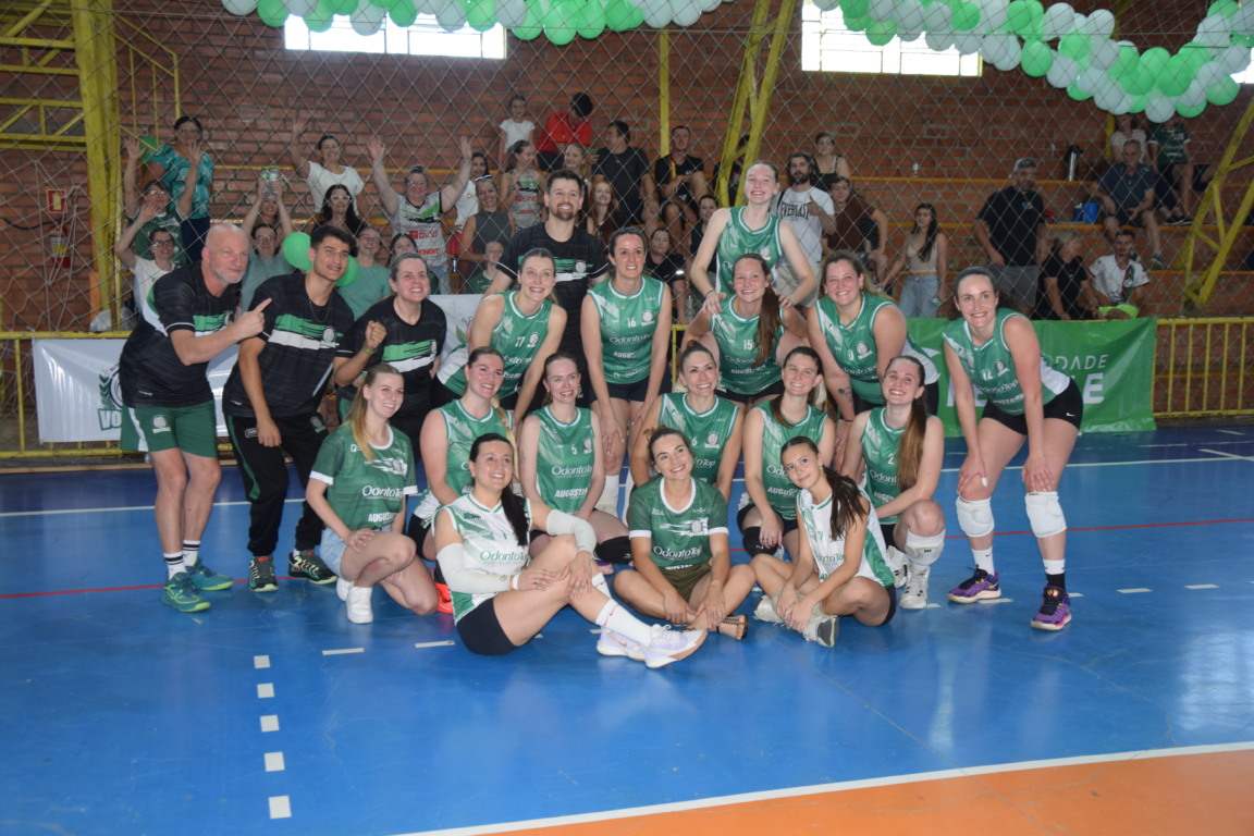 Equipe adulto de vôlei terá a oportunidade de disputar competições ainda maiores nos próximos anos Equipe adulto de vôlei terá a oportunidade de disputar competições ainda maiores nos próximos anos
