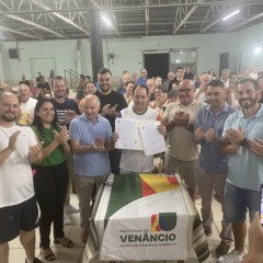 Assinatura contou com a presen&ccedil;a da comunidade (Foto: Leonardo Pereira/Folha do Mate)