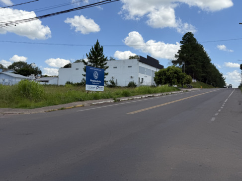 Amplo terreno no início do Acesso Dona Leopoldina receberá a Motomecânica (Foto: Daniel Heck/Terra FM)