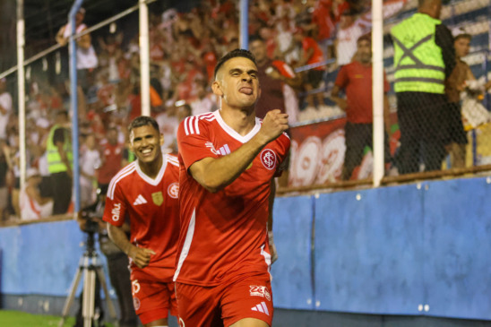 Borré desencantou com a camisa colorada (Foto: Ricardo Duarte/Inter)