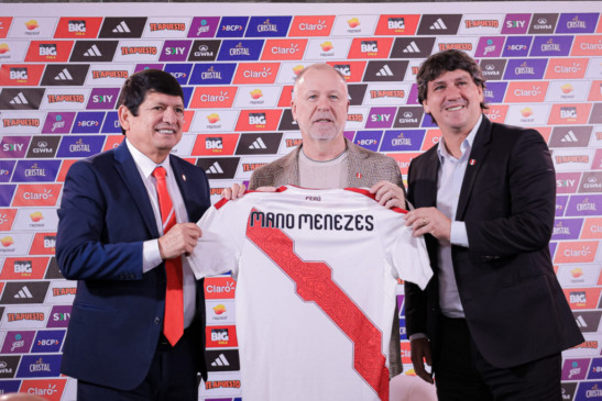 Treinador natural de Passo do Sobrado foi apresentado nesta quinta-feira (Foto: Federação Peruana de Futebol/Divulgação)