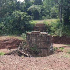 Obras da ponte que substitui a antiga estrutura de ferro, est&atilde;o paralisadas