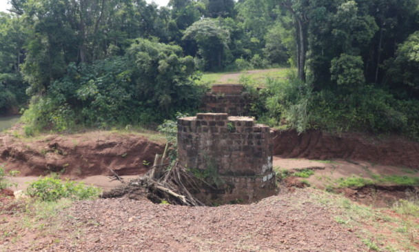 Obras da ponte que substitui a antiga estrutura de ferro, estão paralisadas