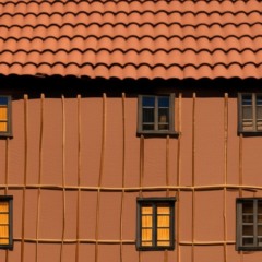 Autores investigam vers&otilde;es sobre o nome do munic&iacute;pio, uma das quais ligadas a um antigo sobrado, constru&iacute;do entre 1820 e 1850 nas imedia&ccedil;&otilde;es do arroio do Sobrado - ou arroio do Passo - junto &agrave; ERS-405