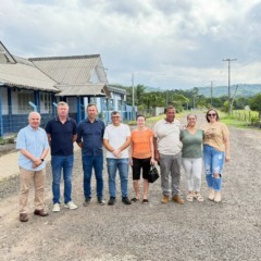 Artus &eacute; recebido por lideran&ccedil;as de Vale Verde