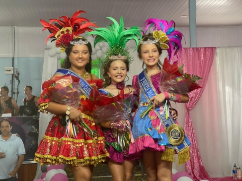 Myllena, Valentina e Mirela formam a corte (Foto: Leonardo Pereira/Folha do Mate)