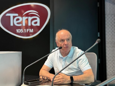 Artus deu entrevista à Rádio Terra FM nesta terça-feira, 20 (Foto: Letícia Wacholz)