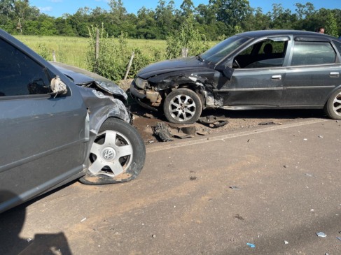 Colisão envolveu três carros no Corredor dos Gauer (Foto: Ismael Stürmer/ Folha do Mate)