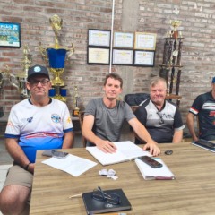 El&oacute;i Schwendler, terceiro da esquerda para a direita, &eacute; o novo presidente da Aliga (Foto: Divulga&ccedil;&atilde;o/Aliga)