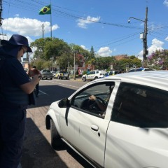 Opera&ccedil;&atilde;o abordou 43 motocicletas, 48 carros e um caminh&atilde;o (Foto: AI Prefeitura)