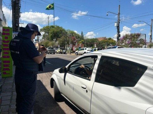 Operação abordou 43 motocicletas, 48 carros e um caminhão (Foto: AI Prefeitura)