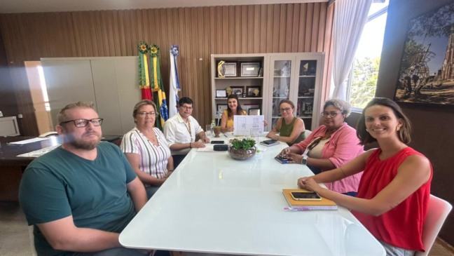 Encontro ocorreu na manhã desta terça-feira, na Prefeitura (Foto: AI Prefeitura)