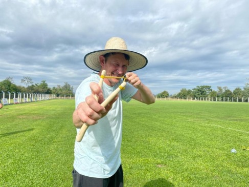Alemonzito é o organizador do 3º Torneio Estadual de Bodoque (Foto: Júlia Brandenburg/ Arquivo FM)