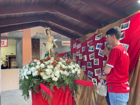 Ao longo dos dias da festa, comunidade pediu bênçãos ao padroeiro de Venâncio (Foto: Júnior Posselt/Folha do Mate)