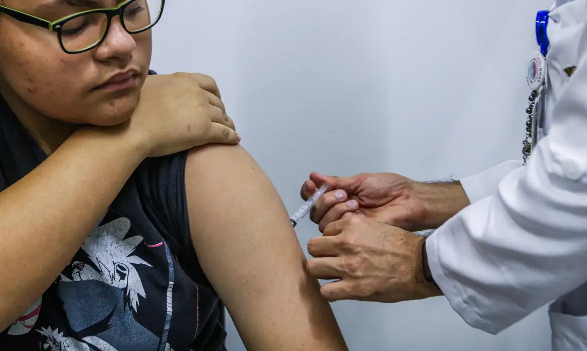 Vacina contra o HPV está disponível gratuitamente pelo SUS (Foto: Rovena Rosa/Agência Brasil) Vacina contra o HPV está disponível gratuitamente pelo SUS (Foto: Rovena Rosa/Agência Brasil)