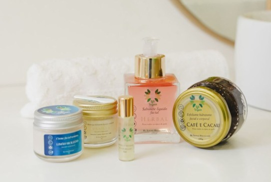 Negócio que nasceu em Venâncio, Life Vegan produz e comercializa cosméticos veganos e naturais (Foto: Arquivo pessoal)