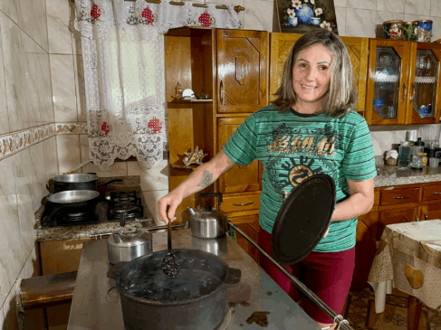 Rejane afirma que adora consumir itens produzidos na propriedade (Fotos: Júnior Posselt/Folha do Mate)