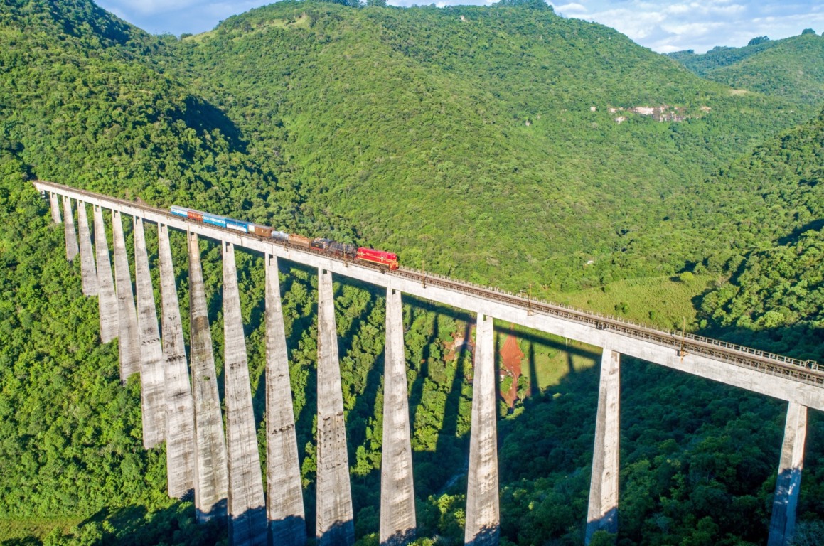 Solenidade na quinta-feira, em Porto Alegre, oficializou a retomada do Trem dos Vales Solenidade na quinta-feira, em Porto Alegre, oficializou a retomada do Trem dos Vales