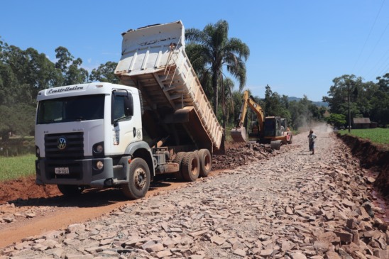 Base para futuro asfalto está praticamente concluída