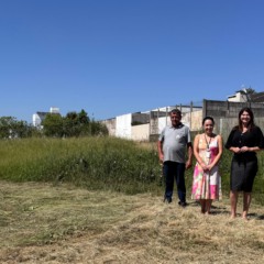 Respons&aacute;vel pela obra, Ad&atilde;o Cross, com a coordenadora pedag&oacute;gica da Educa&ccedil;&atilde;o Infantil, Fl&aacute;via Kieling, o secret&aacute;rio &Eacute;merson Henrique e a prefeita em exerc&iacute;cio Izaura Landim (Foto: J&uacute;nior Posselt/Folha do Mate)