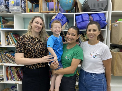 O pequeno Theodoro no reencontro na escola. Foto: Renan Zarth/Terra FM