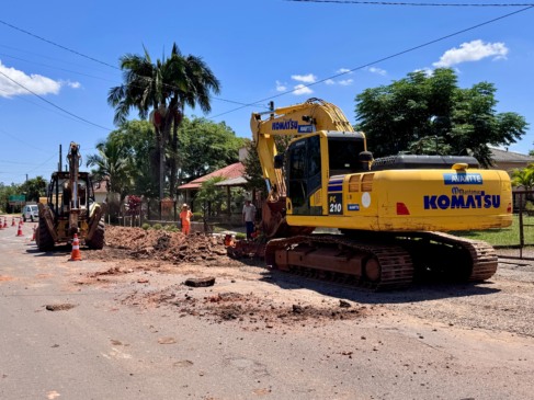 Avantte Engenharia realiza a troca das tubulações de esgoto (Júnior Posselt/ Folha do Mate)