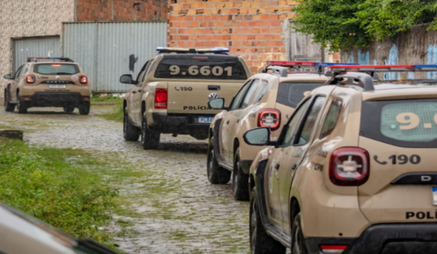 Carros da PM em Salvador