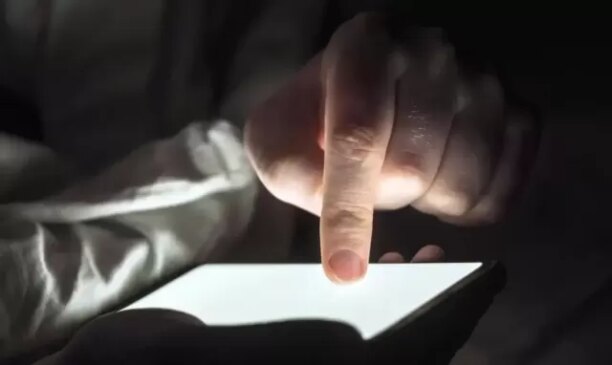 Conteúdos falsos criados com IA mais que triplicam entre 2024 e 2025