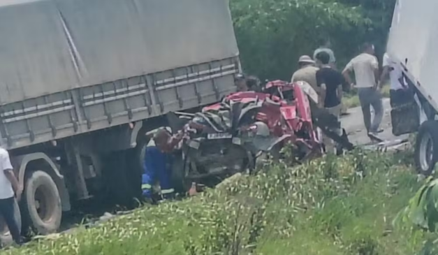 O engavetamento envolveu cerca de nove veículos próximo ao pedágio de Amélia Rodrigues, na BR-324, nesta segunda (16)